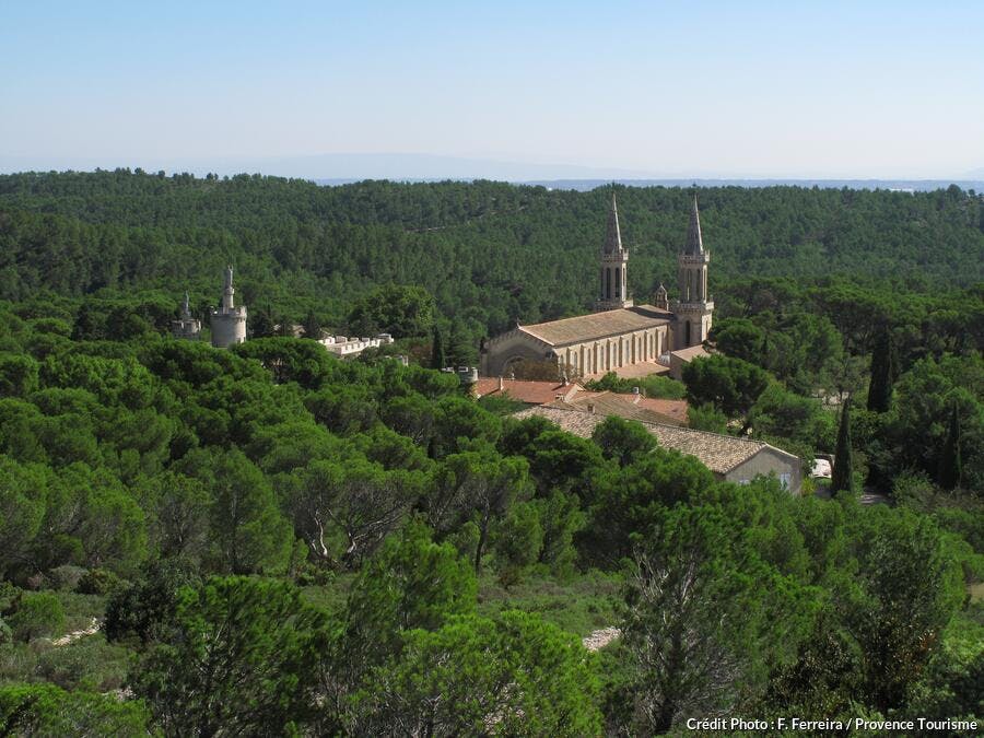 L'abbaye de Saint-Michel de Frigolet, Tarascon