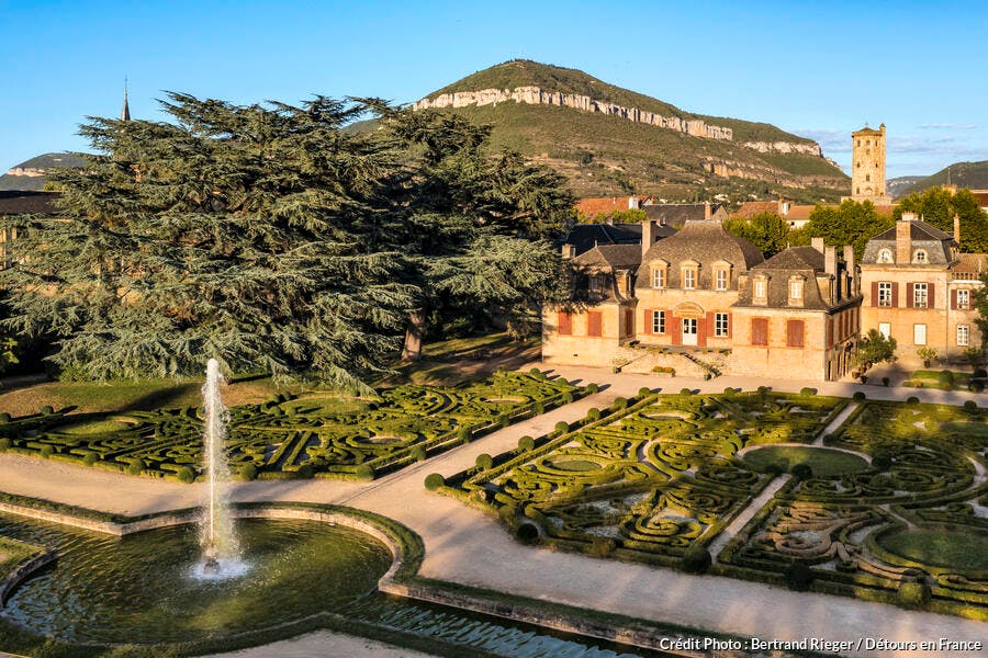 L'hôtel de Sambucy et son jardin à Millau dans l' Aveyron
