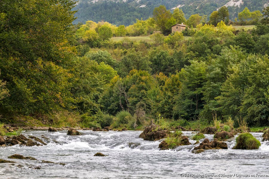 Le Tarn, à descendre en barque depuis Creissels, dans l'Aveyron