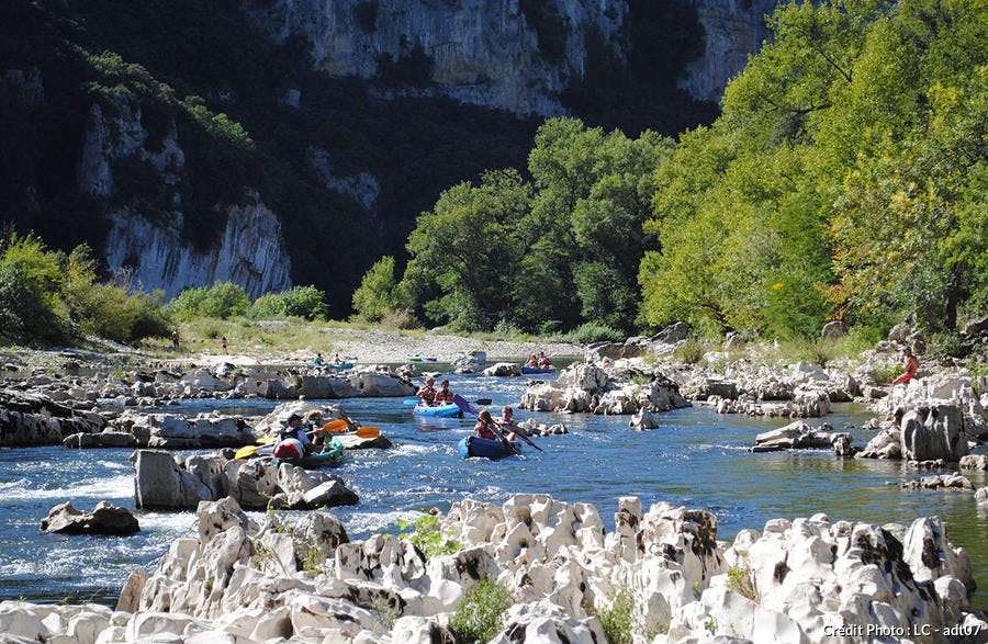 Canoës dans les Gorges de l'Ardèche
