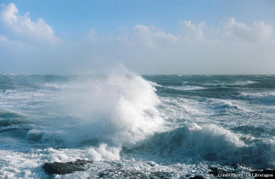 mer déchainée en Bretagne