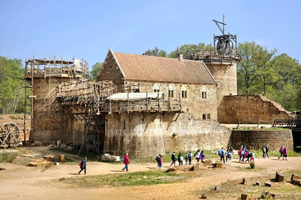 Guédelon : un château construit au 21e siècle avec des techniques  ancestrales