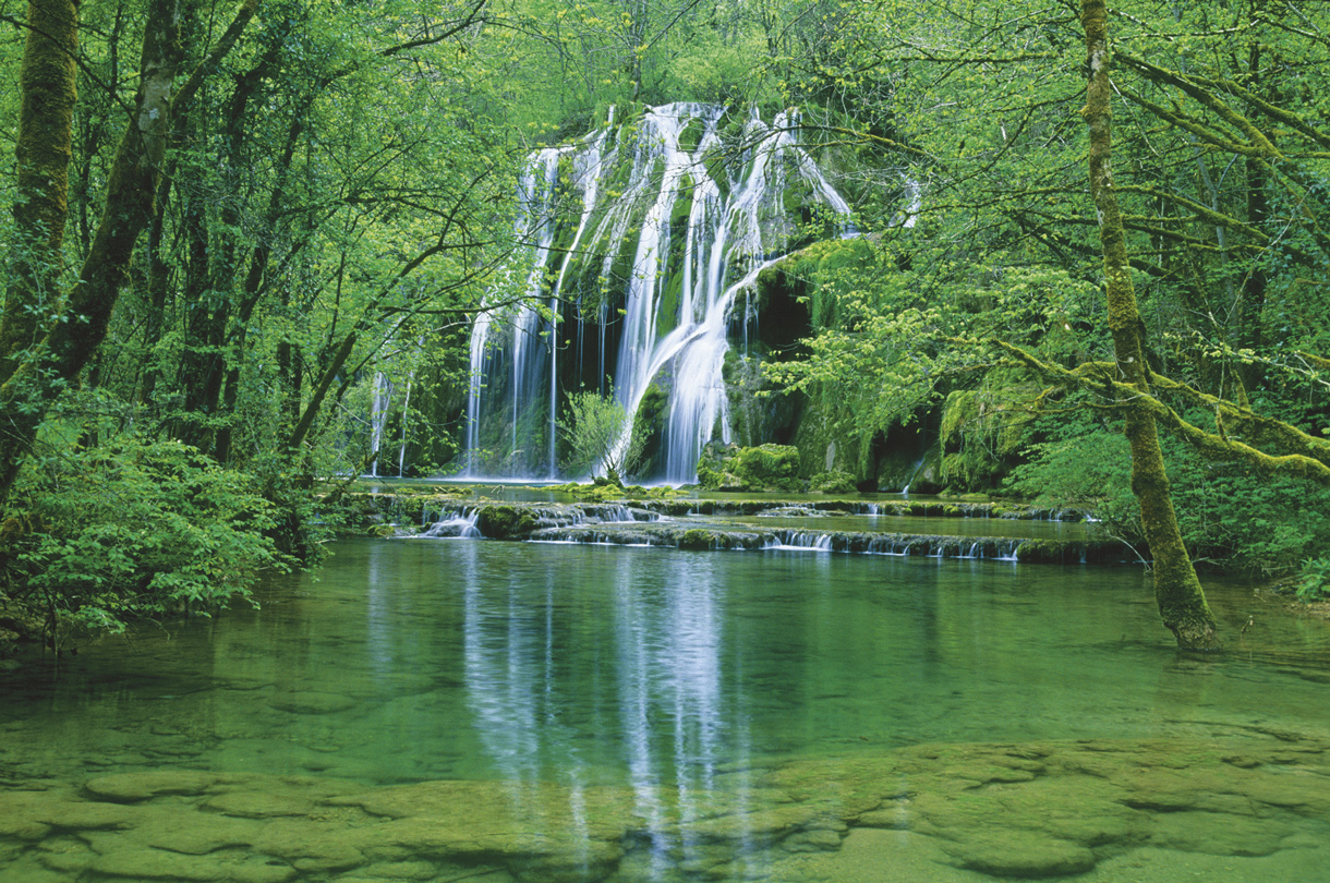 Les eaux. Водопады де ТЮФ Юра Франция. Айшку les Cascades aériennes.. Хavier Leprince, paysage du Susten en Suisse (.