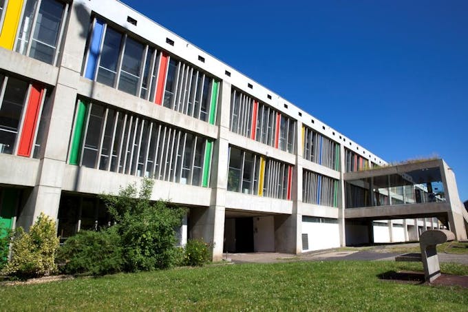 immeuble avec façade colorée de Le Corbusier à Firminy
