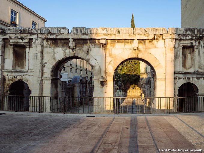 La porte d'Auguste à Nîmes