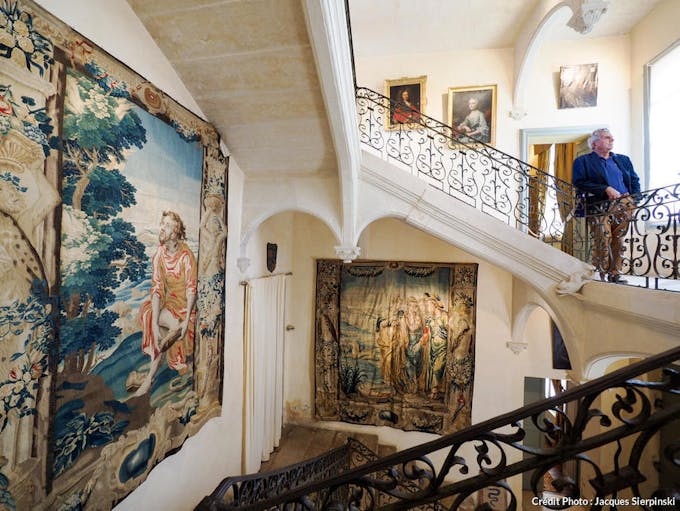 Château de Flaugergues, Folie montpelliéraine, escalier à clef pendante et tapisseries