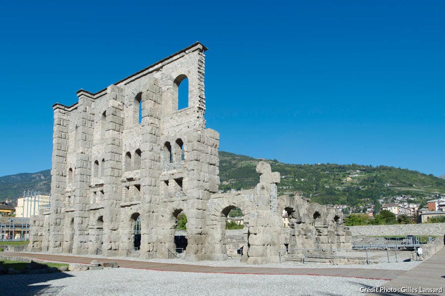 Les ruines du théatre romain à Aoste