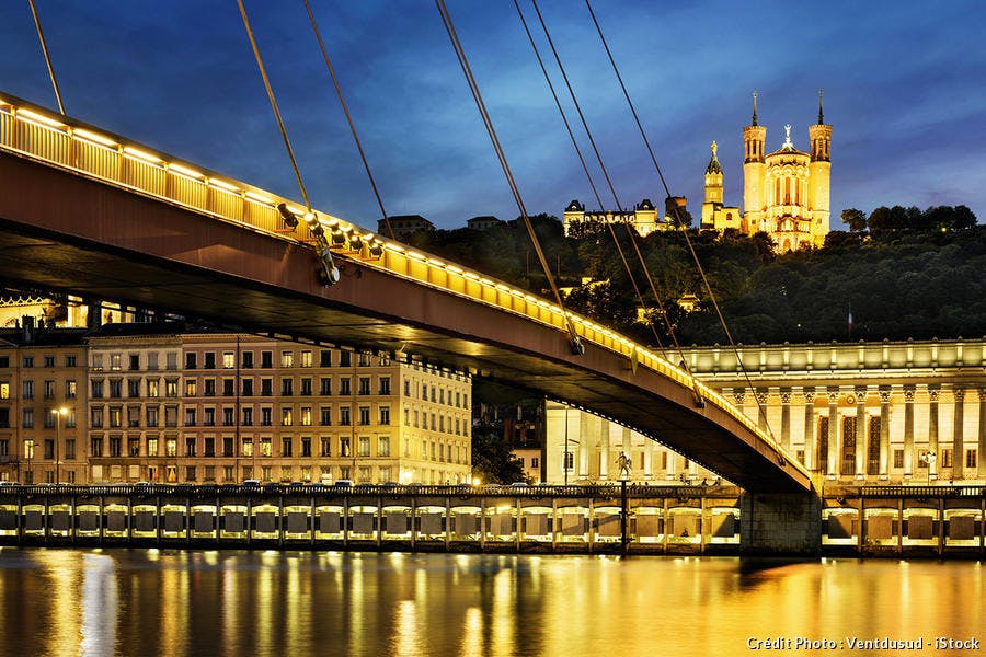 det_basilique-fourviere-nuit_istock.jpg