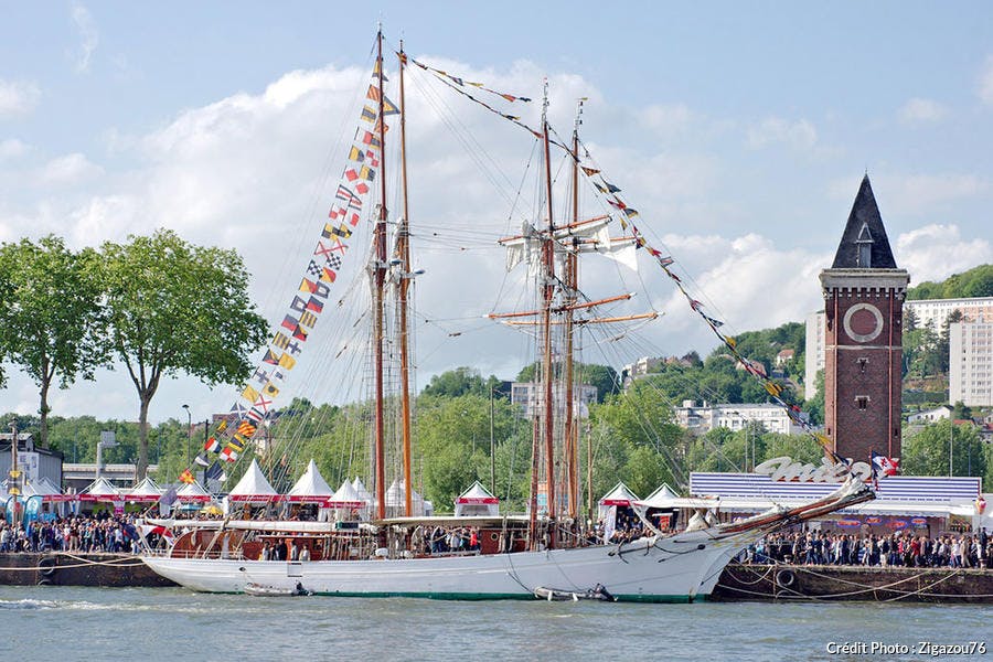 Étoile et Belle Poule à quai
