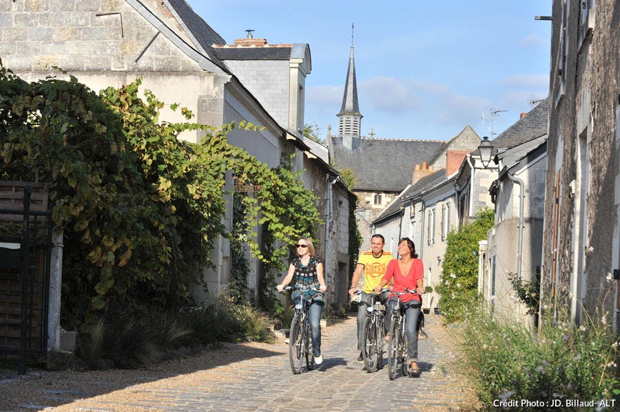 Béhuard à vélo