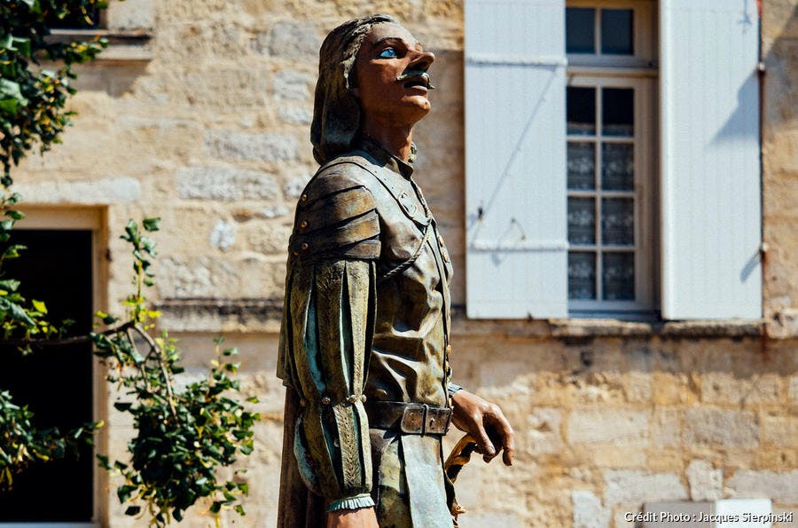 Statue de Cyrano, place Pélissière à Bergerac