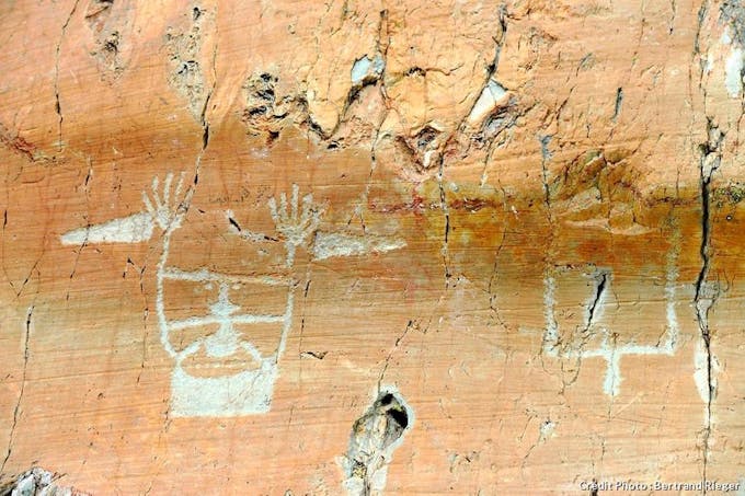 figure anthropomorphe gravée sur la roche dite "du Sorcier"