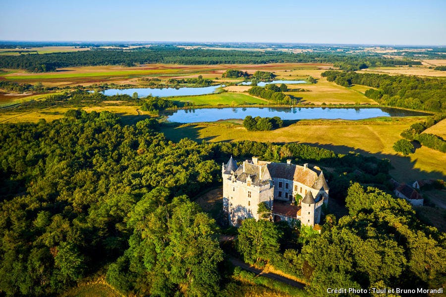 Le château du Bouchet dans le parc naturel régional de la Brenne