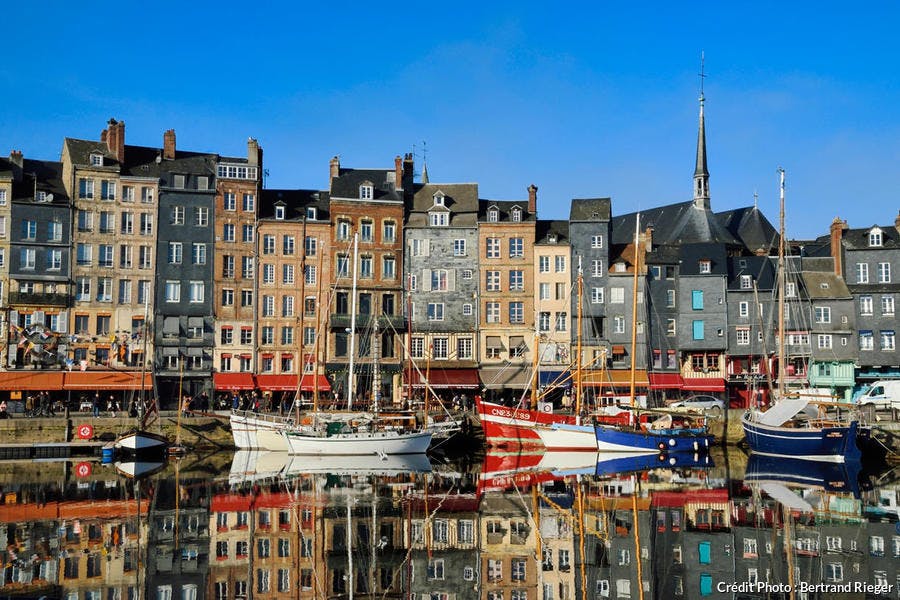 Les maisons sur les quai Sainte-Catherine, port de Honfleur, Normandie