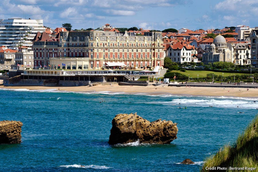 La Grande Plage, l'église orthodoxe russe et l'hôtel du Palais de Biarritz, au Pays Basque