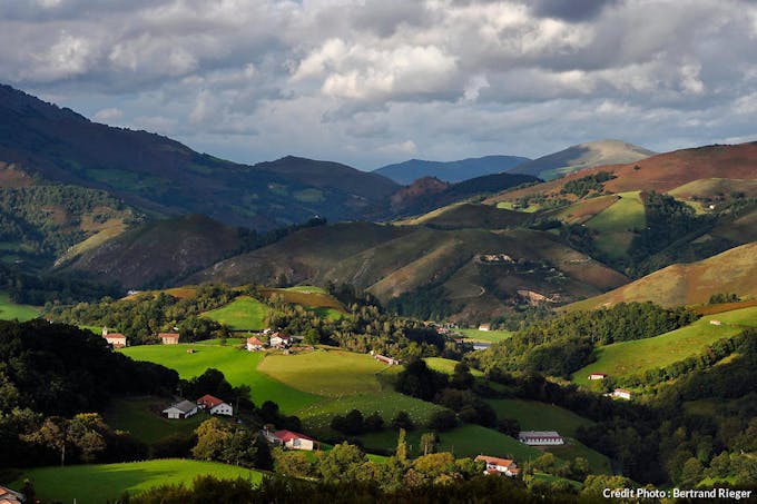 La vallée des Aldudes et le hameau de Esnazu, au Pays Basque