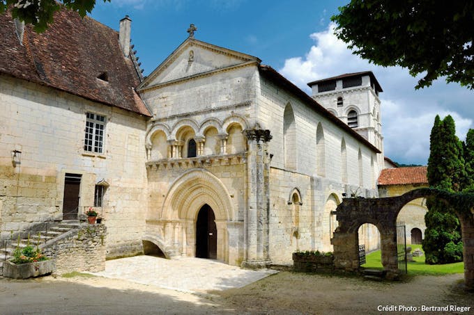 L'abbaye romane de Chancelade, dans le Périgord Blanc (Dordogne)