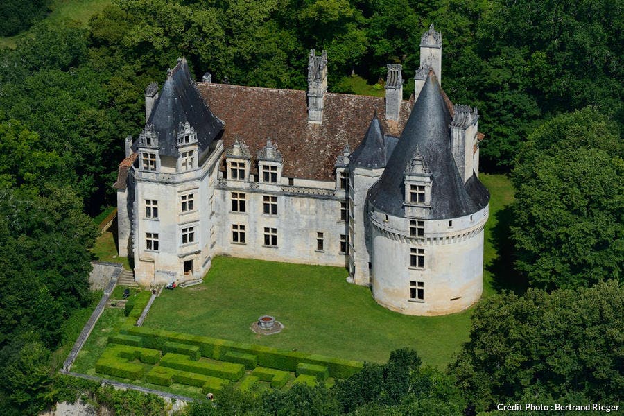 Le château Renaissance de Puyguilhem, à Villars (Périgord)