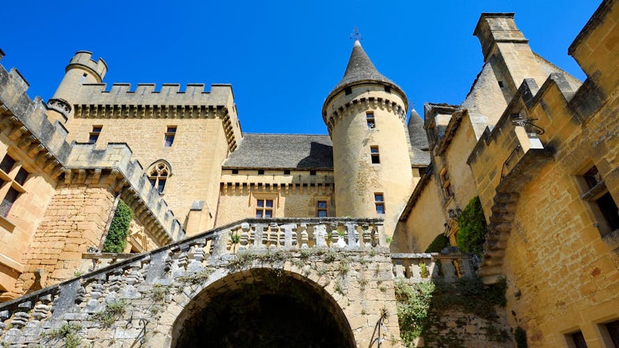 Le château de Puymartin, dans le Périgord noir