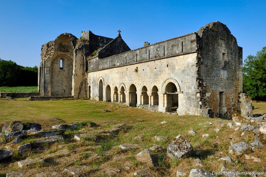 L'abbaye cistercienne de Boschaud, dans le Périgord (Dordogne)
