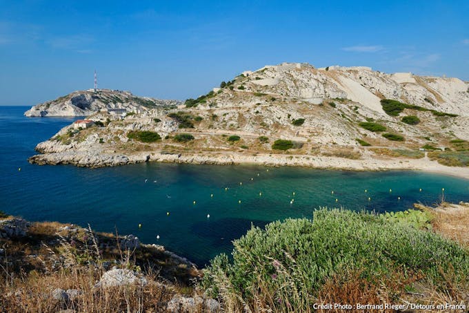 Archipel des Iles du Frioul, Ile Ratonneau, Fort Ratonneau surplombant la plage de Saint-Estève, Marseille