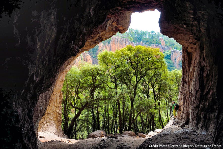 La grotte du Muéron, dans les Gorges du Blavet, entre Bagnols-en-Forêt et Roquebrune-sur-Argens (Var, PACA)