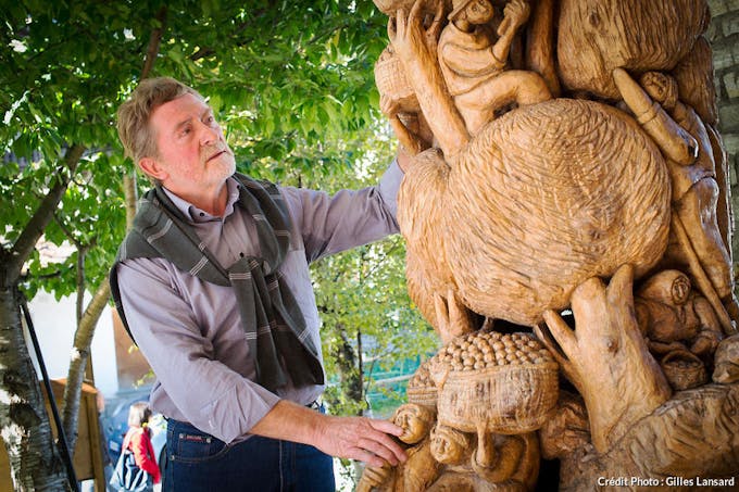 sculpteur sur bois et artiste local Dorino Ouvrier, Cogne