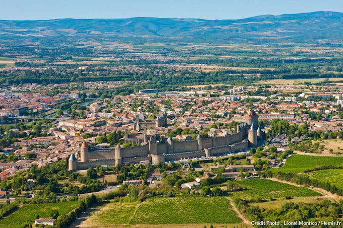 Vue aérienne de la cité de Carcassonne (Aude)