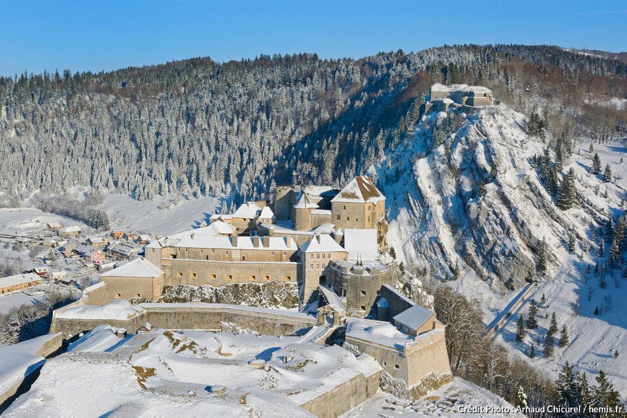Le fort de Joux sous la neige (Doubs)