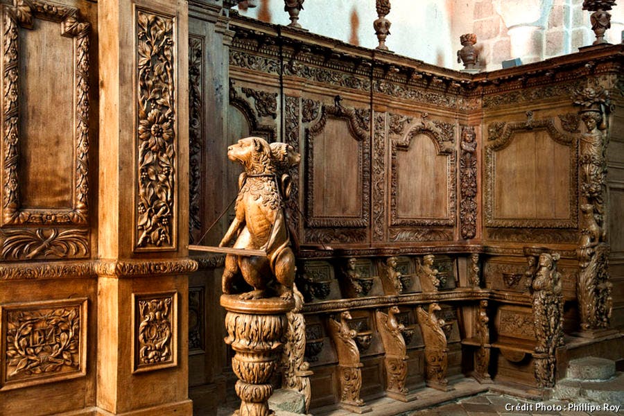 Tête de lion en bois sculpté