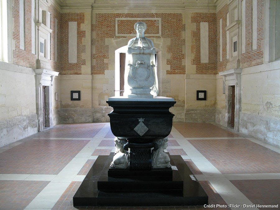 Statue