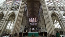 La cathédrale de Troyes : l'aube des vitraux