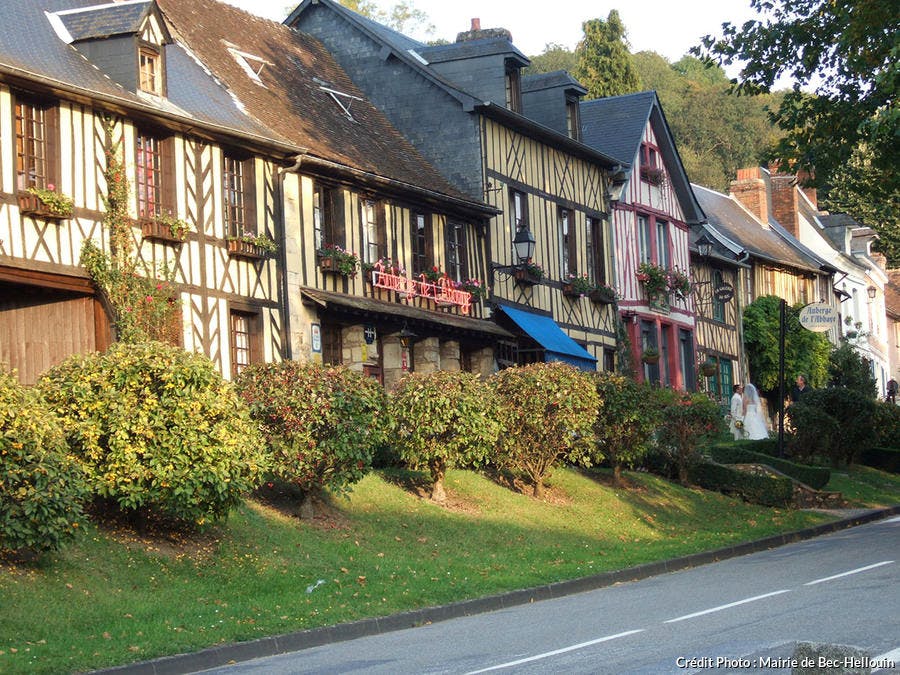 det_hs_village_12_hellouin_maisonmairie_du_bec_hellouin.jpg