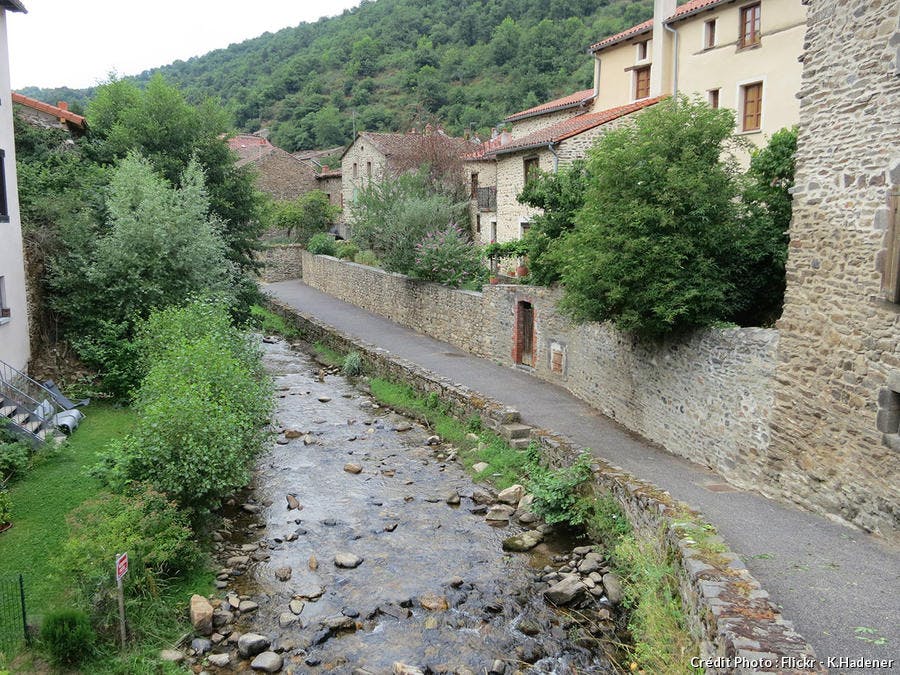 det_hs_village_13_blesle_fli_konrad_hadener.jpg