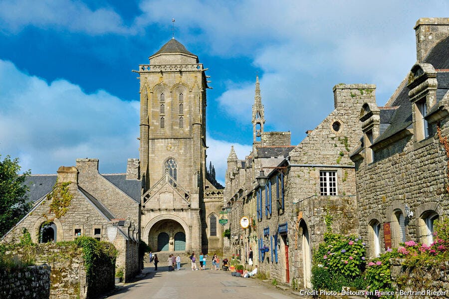 det_hs_village_13_locronan_rue_de_la_tour.jpg
