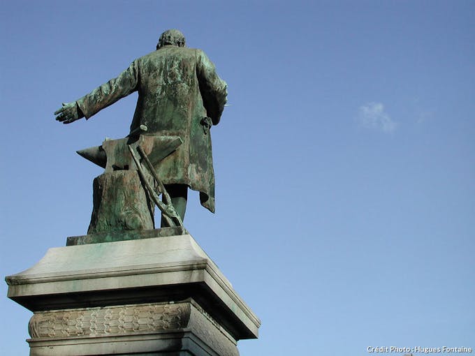 Statue de Jean-Baptiste André Godin