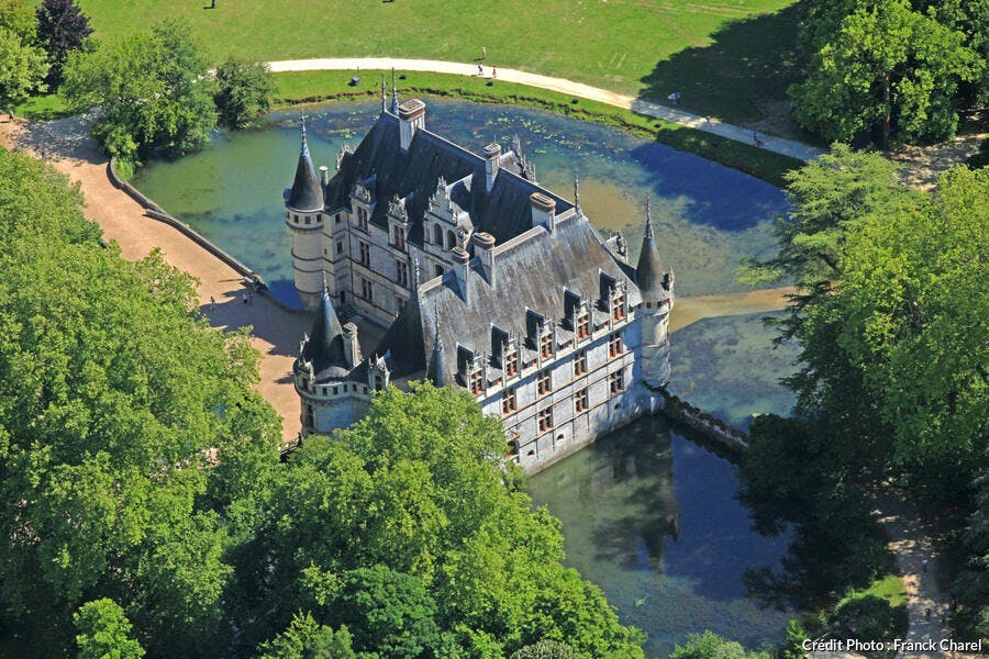 Vue aérienne du château d'Azay-le-Rideau