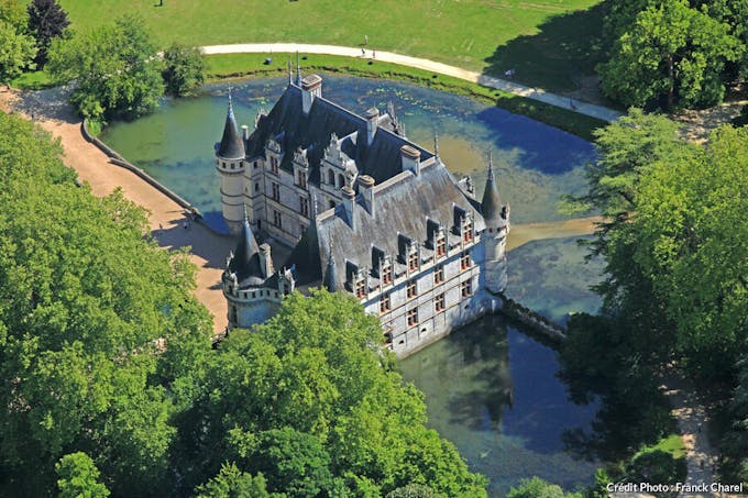 Vue aérienne du château d'Azay-le-Rideau