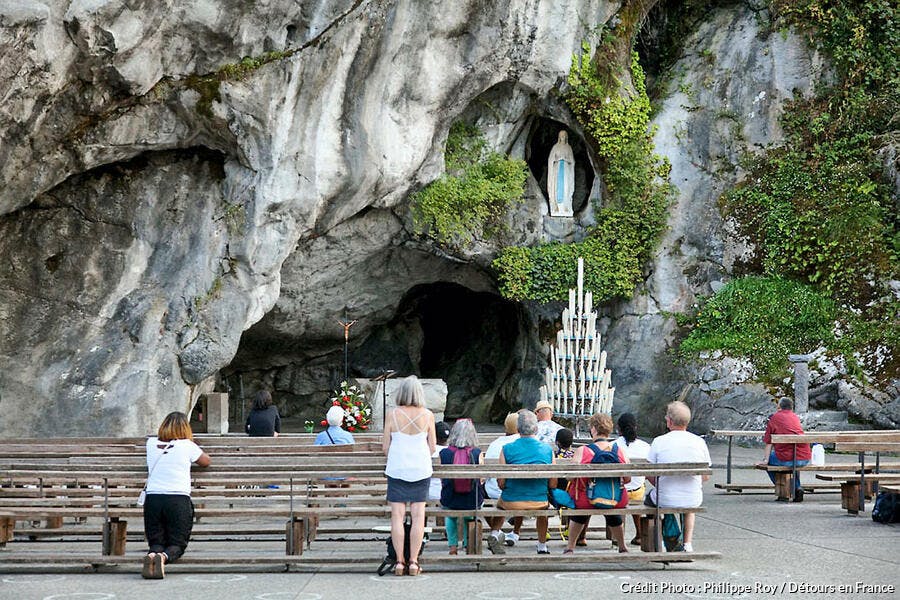 La grotte de Massabielle à Lourdes dans les Hautes-Pyrénées