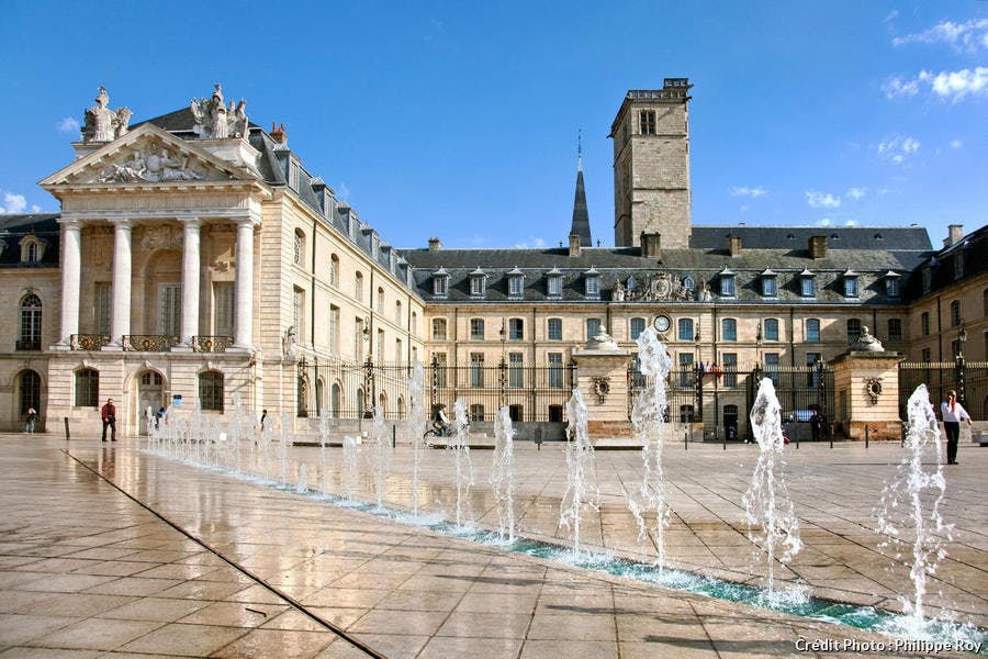 Dijon, place de la Libération et palais des Ducs de Bourgogne