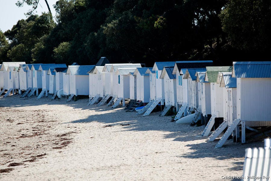 Cabines de bain sur la plage des Dames, à Noirmoutier-en-l'Île (Vendée)