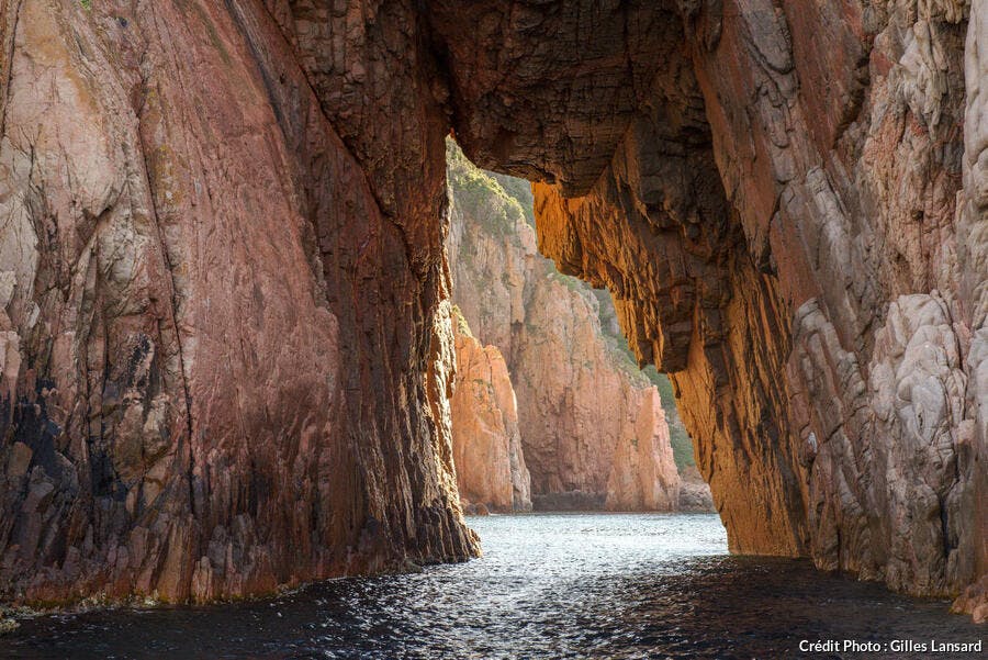 L'arche naturelle du Capo Rosso en Corse