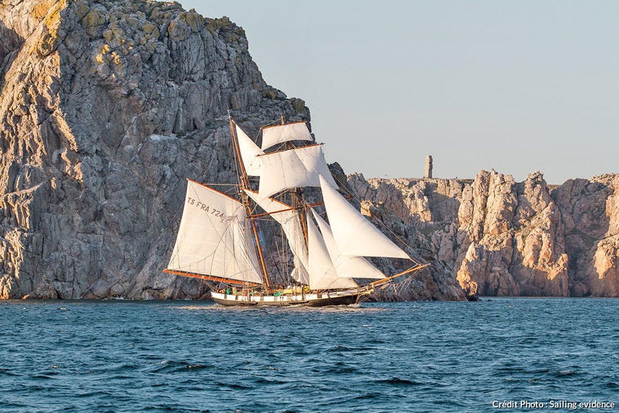 La Recouvrance voguant