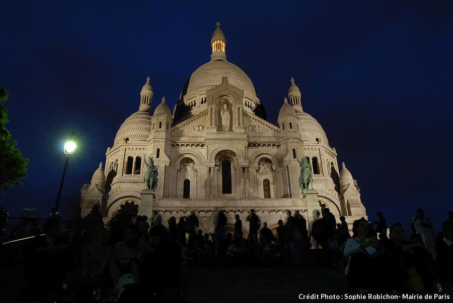 La basilique du Sacré-Cœur de nuit