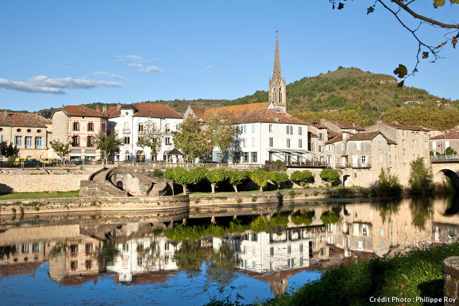 Saint-Antonin-Noble-Val au bord de l'Aveyron