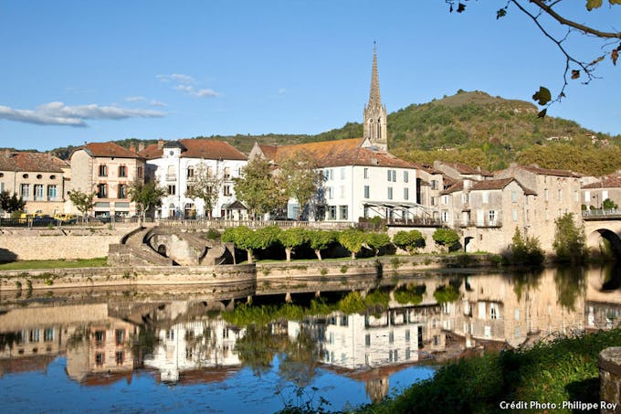 Saint-Antonin-Noble-Val au bord de l'Aveyron