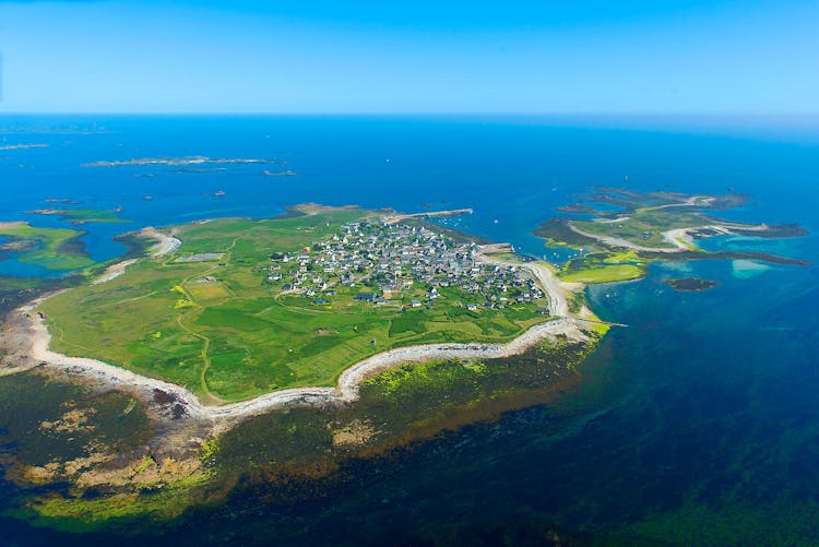Vue aérienne de l'île de Molène, dans le Finistère, Bretagne