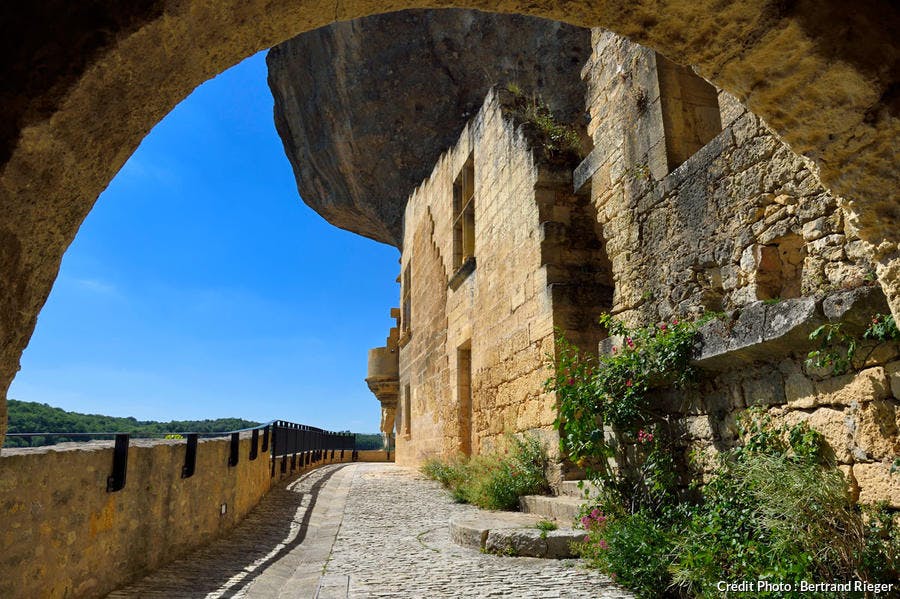 L'ancien château de Tayac aux EYZIES-DE-TAYAC-SIREUIL
