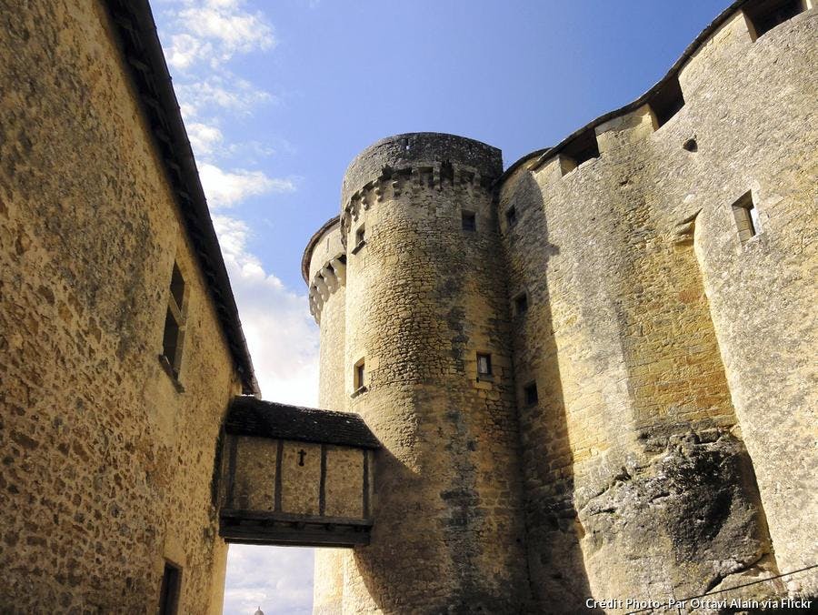 dordogne-chateau-fenelon.jpg