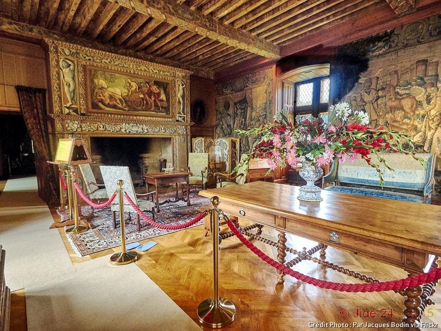 dordogne-chateau-puymartin-grande-salle.jpg
